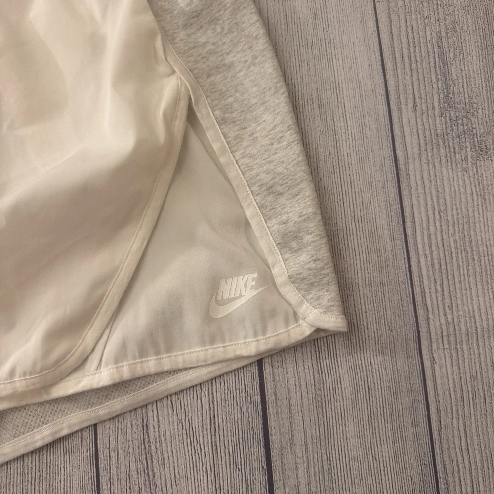 Nike Women's Size Medium Heathered‎ Skort Shorts Birch Heather White Activewear